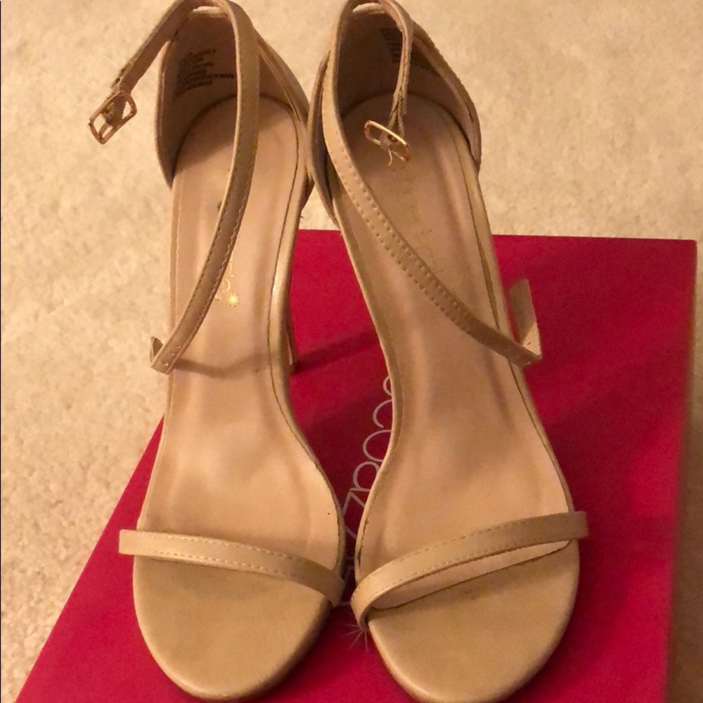 Perfect nude heels!